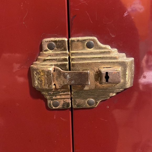 Vintage Red Metal Doll Trunk With Handmade Doll Clothes - Picture 6 of 16